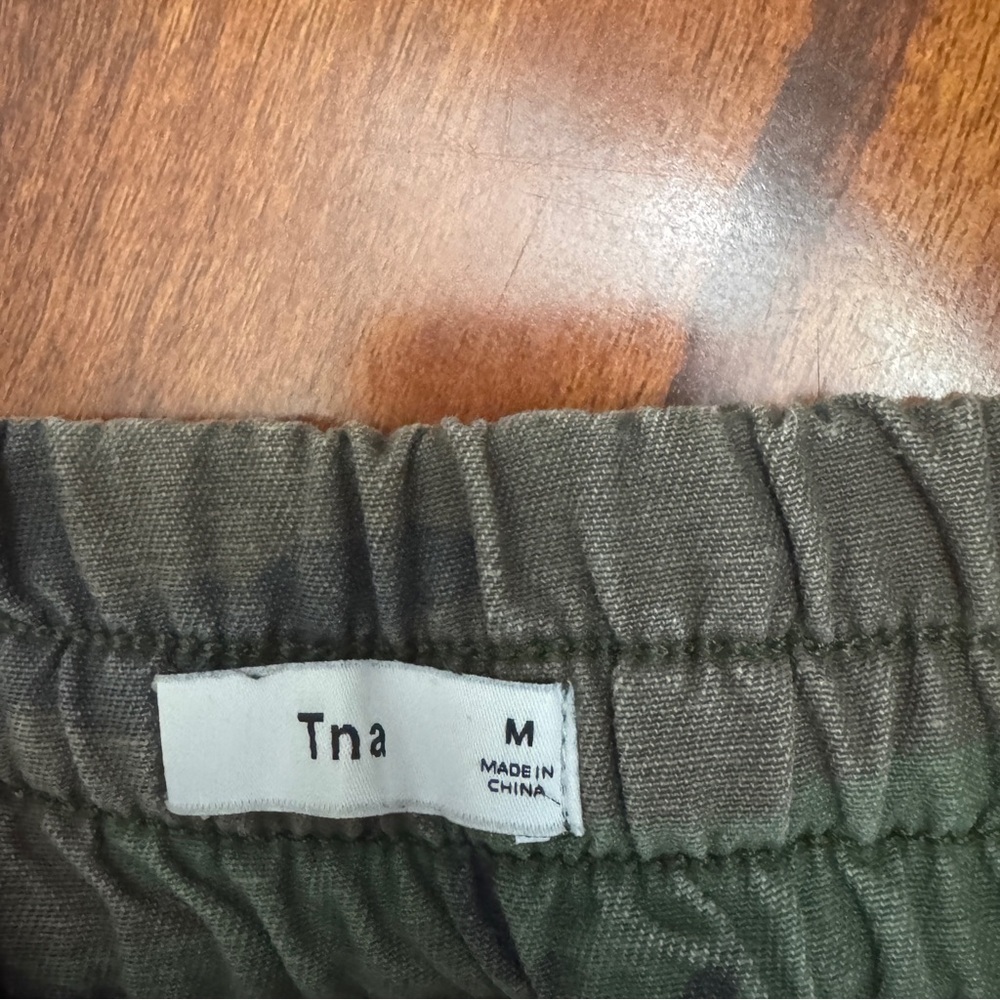 TNA Camo Cargo Pants Drawstring Size Medium - Picture 4 of 8